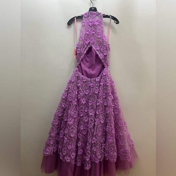 Blush prom halter, sleeveless Lilac Lace
3-D floral for prom or special occasion - Picture 11 of 15